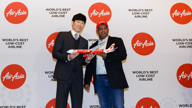 Park Ji Sung, AirAsia’s newest brand ambassador with Tan Sri Tony Fernandes, Group CEO of AirAsia