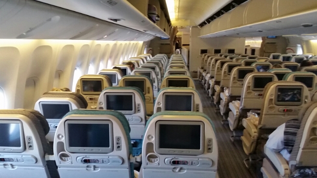 Singapore Airlines - Economy Class Cabin B777-300ER
