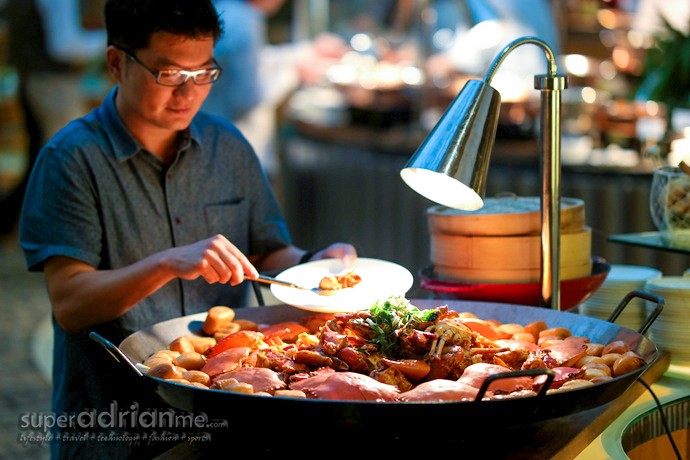 Beer and Crab Buffet Wednesdays at Greenhouse, Ritz Carlton