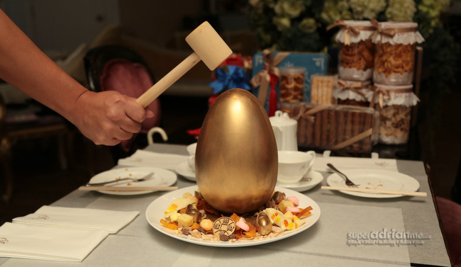 Antoinette's Queen's Yu Sheng comes with a hammer