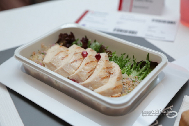 Qantas Economy Meal - Grilled Chicken Salad with Quinoa and Pomegranate | SUPERADRIANME.com Qantas new Economy Dining - Grilled Chicken Salad with Quinoa and Pomegranate