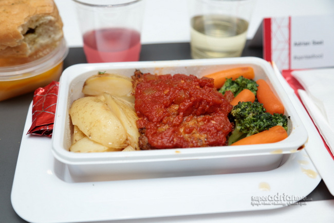 Qantas Economy Meal - Parmesan Crumbed Pork with Tomato Relish Potato Wedges Broccoli and Carrots | SUPERADRIANME.com Parmesan Crumbed Pork with Tomato Relish Potato Wedges Broccoli and Carrots
