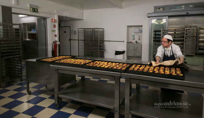 Freshly baked Egg Tarts at Pasteéis de Belem.