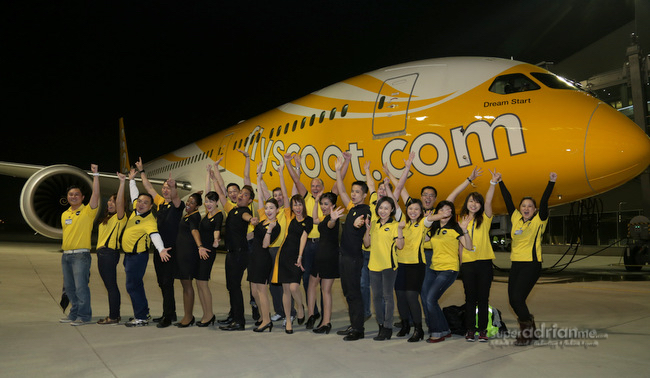 Cabin Crew and Campbell Wilson with the new Boeing 787-9 Dreamliner Dream Start at The Boeing Delivery Centre