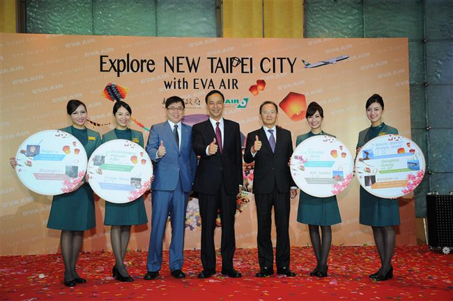 Eva Air Chairman K.W. Chang with Mayor Eric Liluan Chu and Taiwanese Representative to Singapore Fadah Hsieh