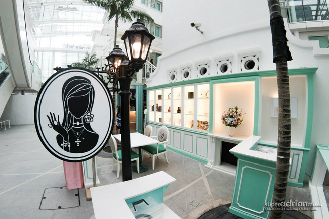 Dazzling Cafe Singapore Entrance | SUPERADRIANME.com Dazzling Cafe Singapore Entrance