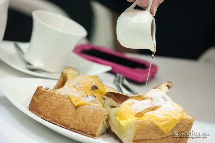 Dazzling Cafe Singapore - Honey Cheddar Cheese Danish Toast at S.90