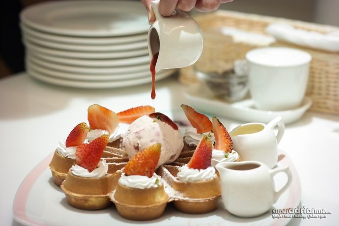 Dazzling Cafe Singapore - Strawberry Ice Cream Waffle, featuring Strawberry, White Chocolate and Milk Chocolate Sauce at S.90 +S