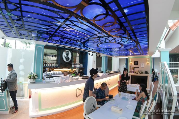 Dazzling Cafe Singapore at Capitol Piazza Interior