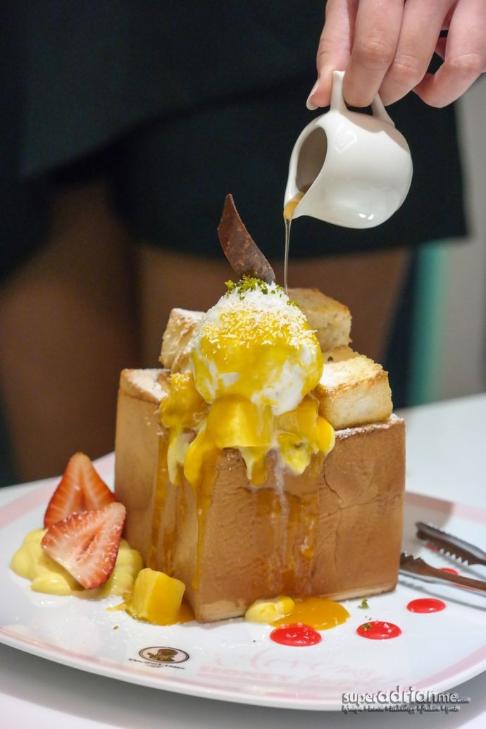 Dazzling Cafe Singapore - Mango and Coconut Gelato Honey Toast at S$18.90