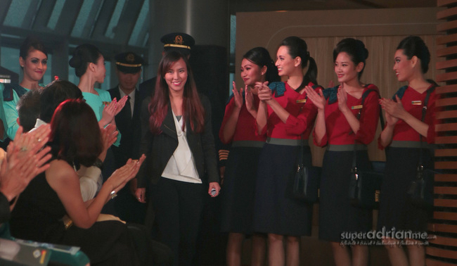 NAFA Graduate and Fashion Designer Alexandria Chen flanked by SilkAir cabin crew in uniforms designed by her.