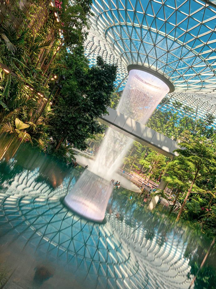 Photo Walk Apple Store Jewel Changi AIrport Singapore Review