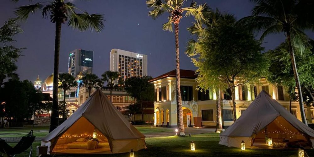 Set up of tents for sleeping and activity areas (Malay Heritage Centre photo)