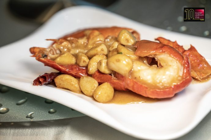 Live Boston Lobster Wok Baked with Fermented Bean and Garlic