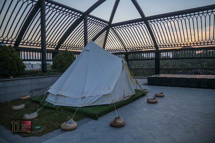 Glamping Dining with Tablescape on the rooftop of Grand Park City Hall啊