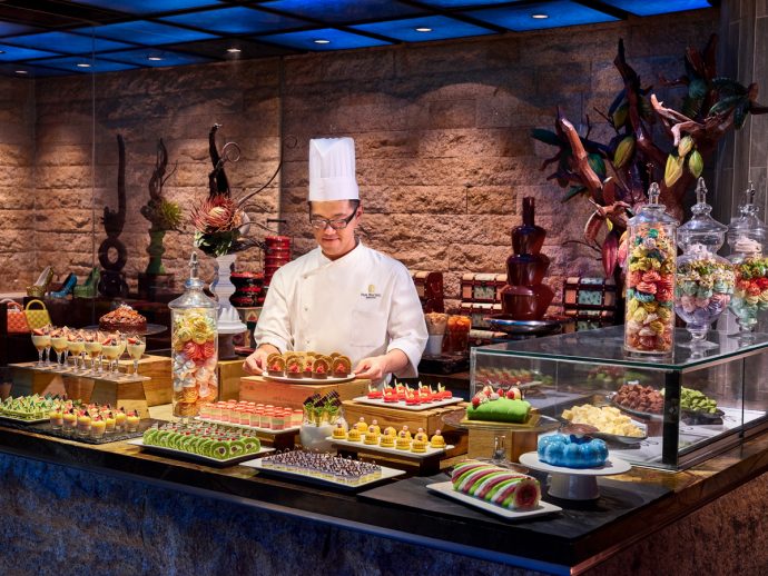 Edge-Dessert-Theatre-with-Chef | SUPERADRIANME.com Dessert Theatre at Edge (Pan Pacific Singapore photo)