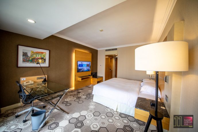 Premier guest room at Hilton Singapore (April 2021)