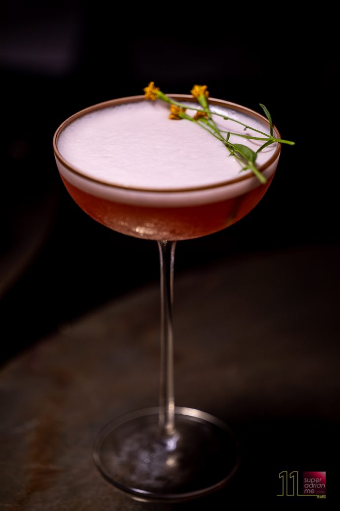 15 MINUTES OF FAME $25 Farmer’s Gin | Elderfower | Cacao Blanc | Champagne | Verjus | Apple | Lavender Bitters