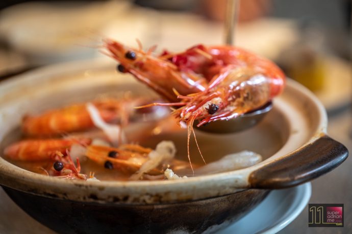 Seafood Paradise - Poached Live Tiger Prawn with Chinese Herb in Superior Stock (Drunken Prawn)